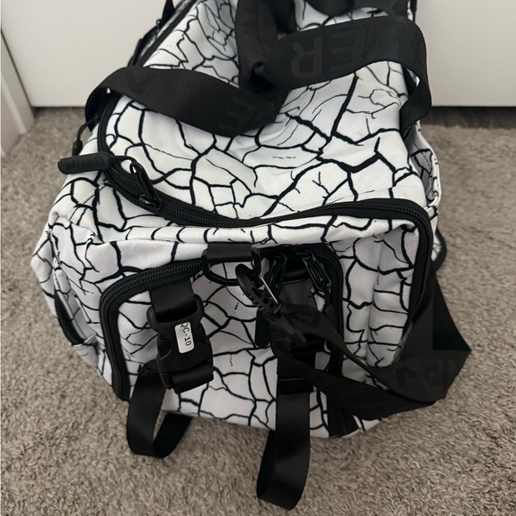 WOLF Wolfpack 20L The Reign Duffel Bag BRAND NEW! - Picture 12 of 12